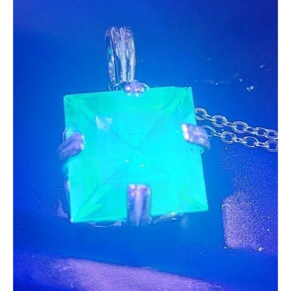 Large 12mm rare teal square uranium rhinestone set in sterling 20" 925 chain - Picture 3 of 12